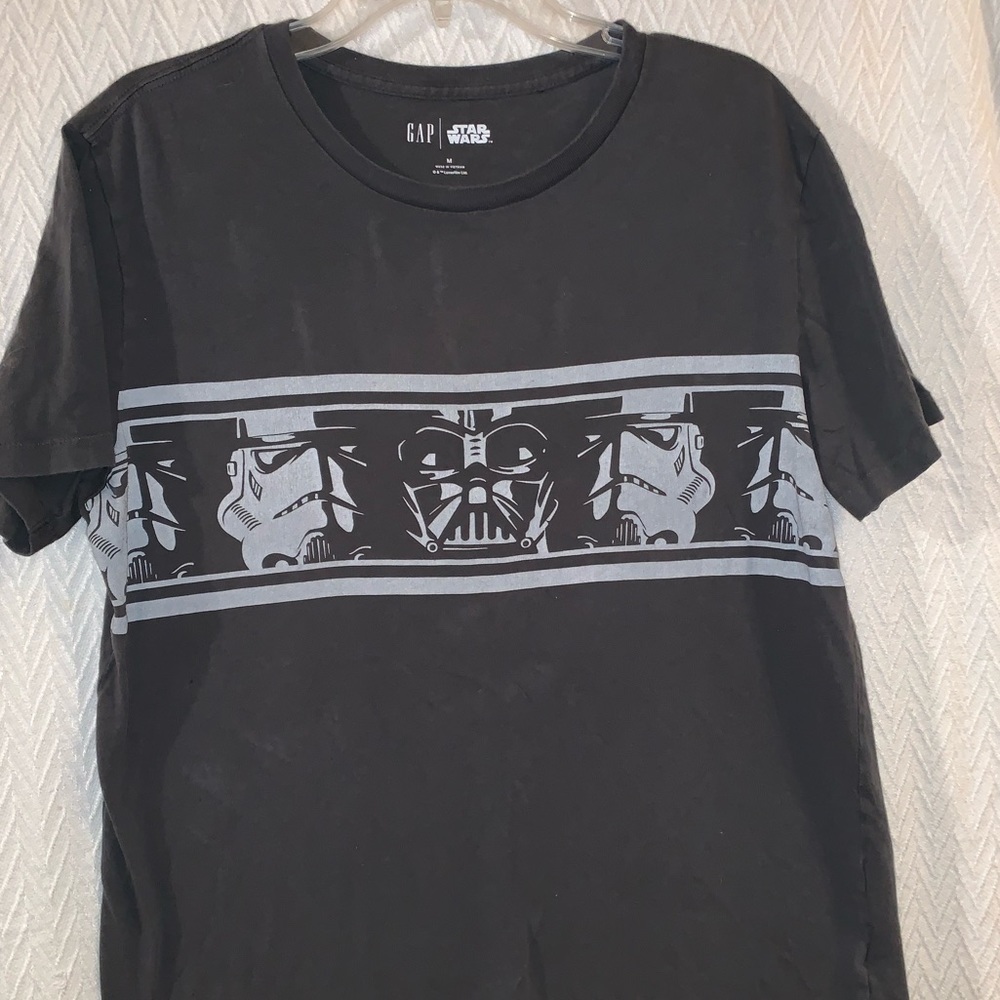 GAP Men's Size Medium Gray Short Sleeve Star Wars Graphics Darth Vader Shirt